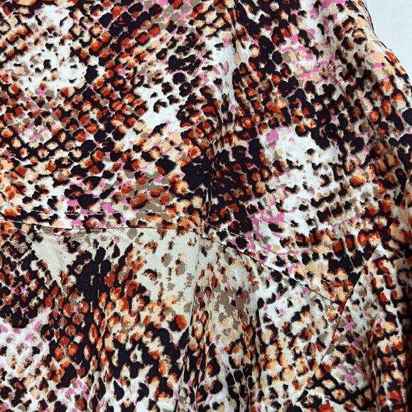 BeachLunchLounge Bae Snake Print button front blouse size medium - Picture 11 of 13
